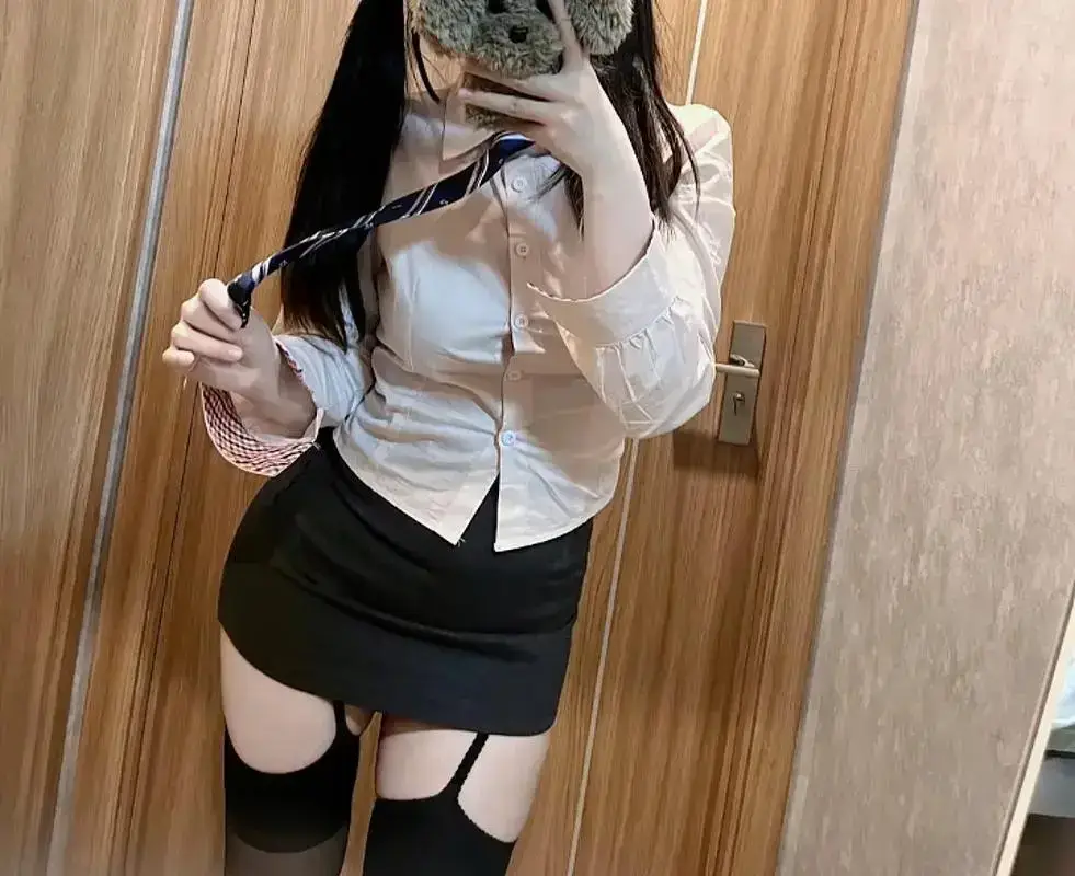 西檬之家-圣水在字母圈是什么？BDSM文化中支配与臣服的特殊术语解析